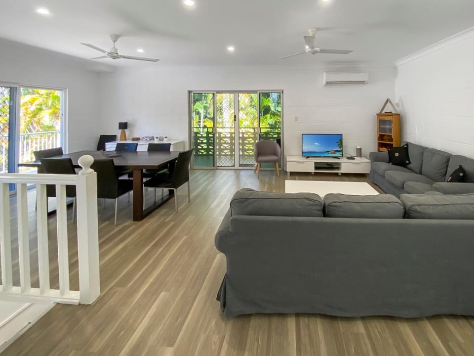 Living room, Dining area, air conditioner