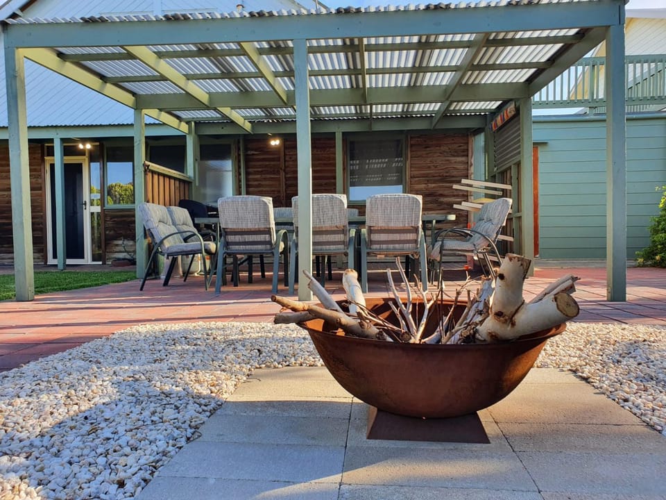 Property building, Patio, Day, Seating area, Dining area