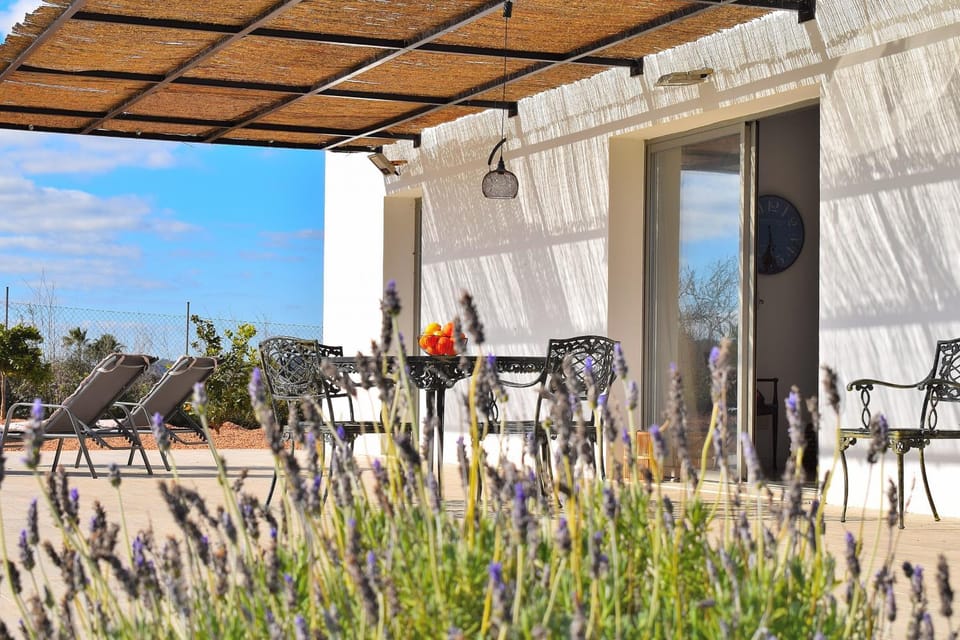 Patio, Facade/entrance, Off site, Day, Garden, View (from property/room), Balcony/Terrace, Lobby or reception, Garden view, sunbed