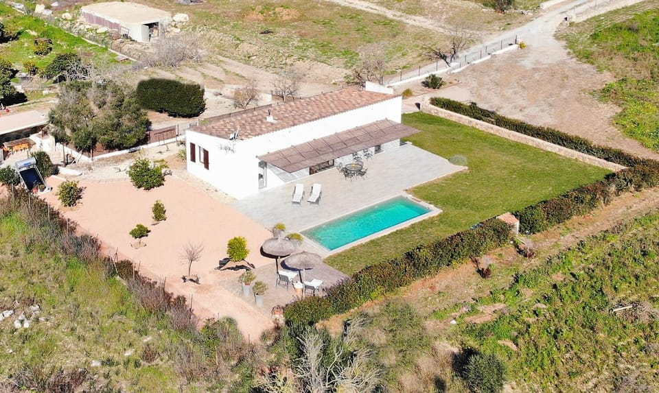 Property building, Off site, Day, Natural landscape, Bird's eye view, Garden, Solarium, Balcony/Terrace, Garden view, Pool view, Swimming pool, sunbed, sunbed