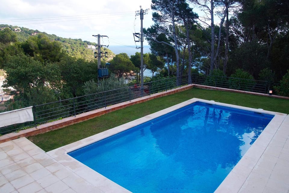 View (from property/room), Sea view, Swimming pool