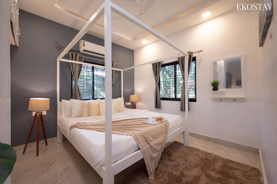Bed, TV and multimedia, Photo of the whole room, Bedroom, towels