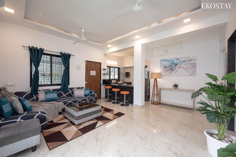 TV and multimedia, Living room, Seating area, air conditioner