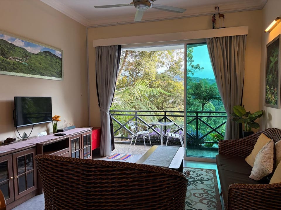 Natural landscape, TV and multimedia, Balcony/Terrace, Living room, Seating area