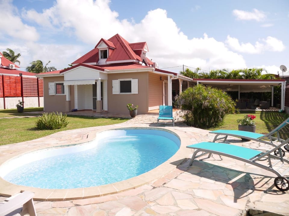 Property building, Garden view, Pool view, Swimming pool, sunbed