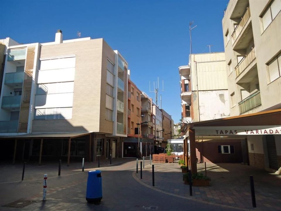 Property building, Facade/entrance, Off site