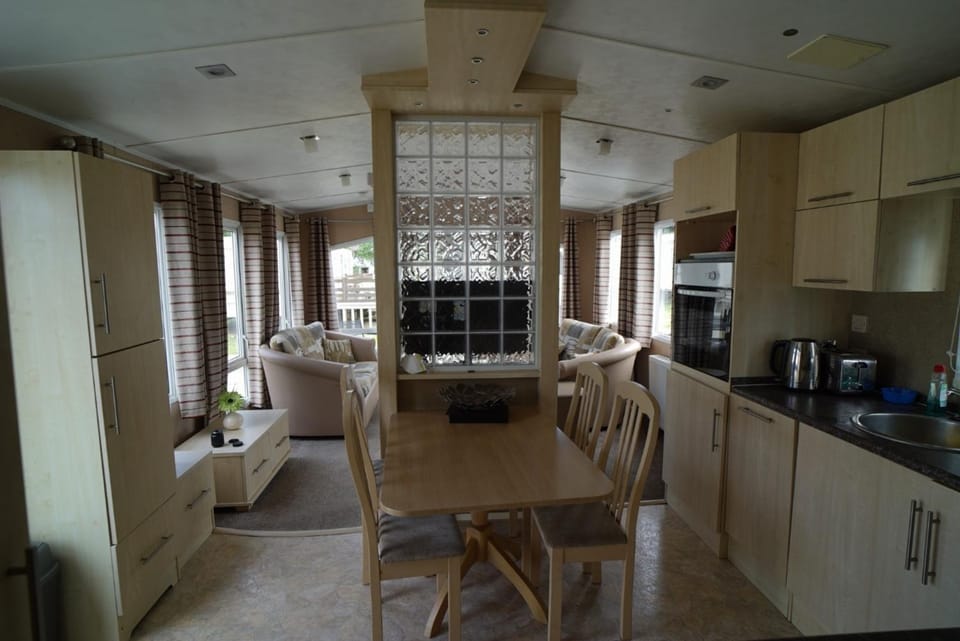 Coffee/tea facilities, Kitchen or kitchenette, Living room, Decorative detail, Seating area, Dining area, dishwasher, microwave, minibar, pet friendly, storage, storage, toaster