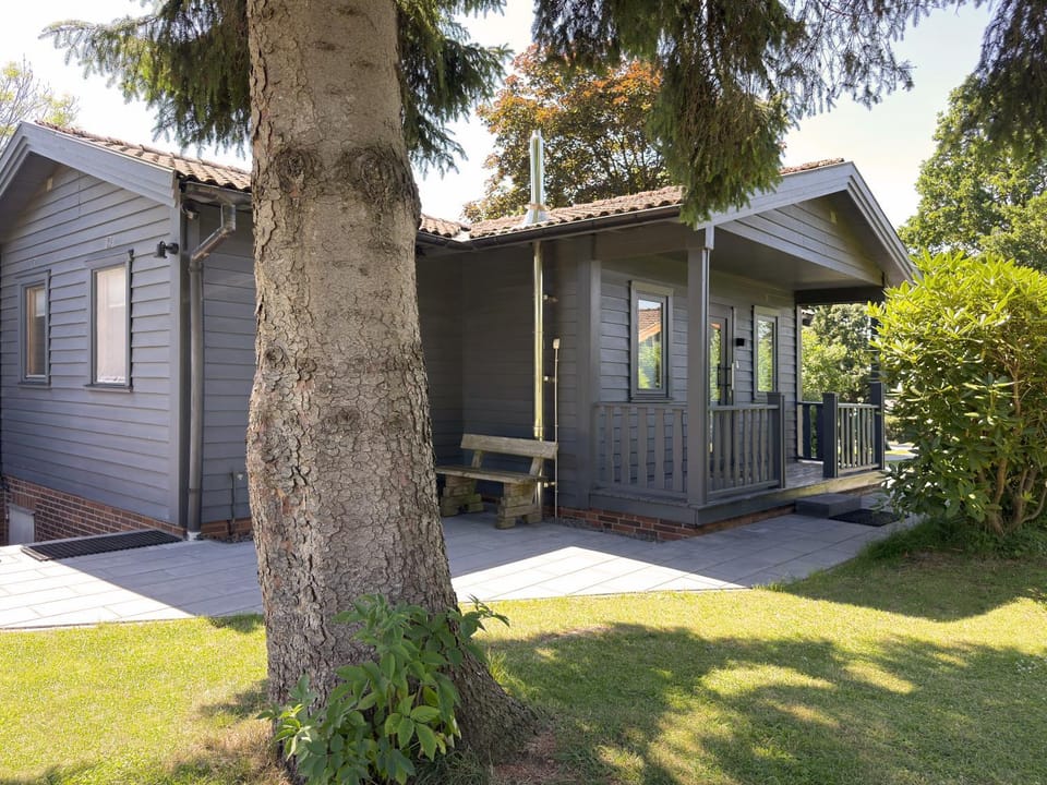 Property building, Facade/entrance, Garden, Garden