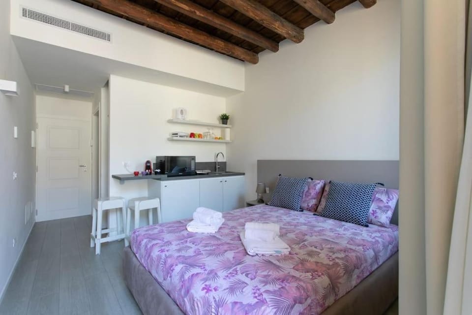 TV and multimedia, Kitchen or kitchenette, Living room, Dining area, Bedroom, minibar
