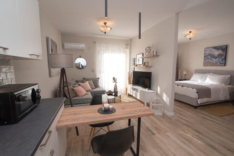Living room, Dining area