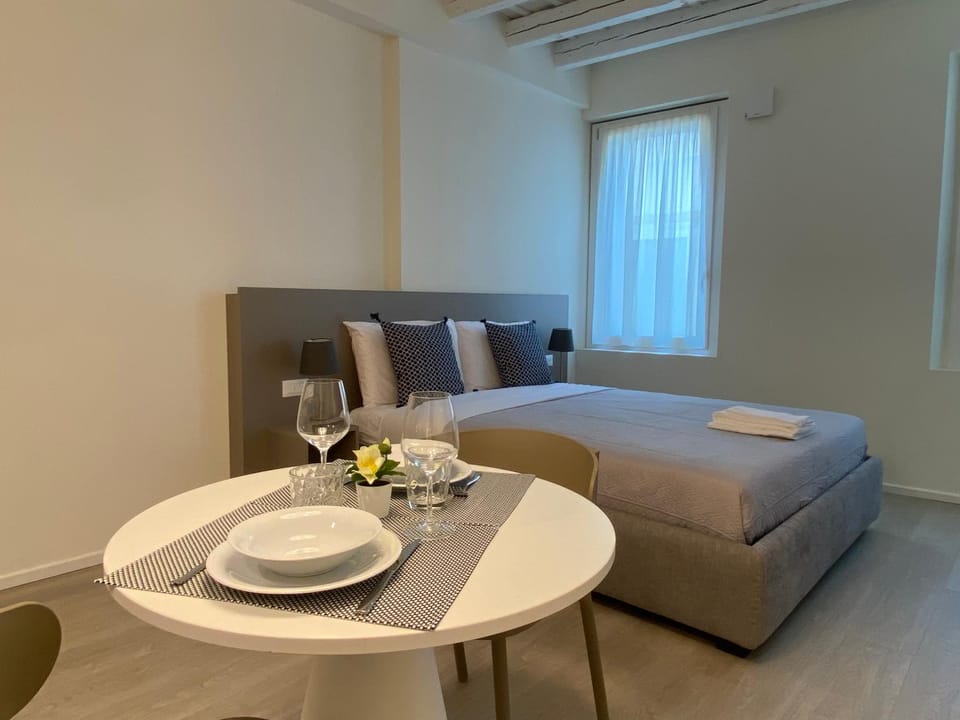 Photo of the whole room, Seating area, Dining area, Bedroom