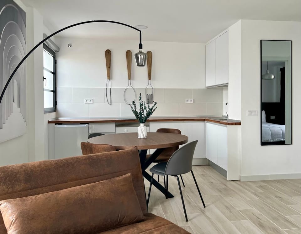 Kitchen or kitchenette, Living room, Dining area, oven