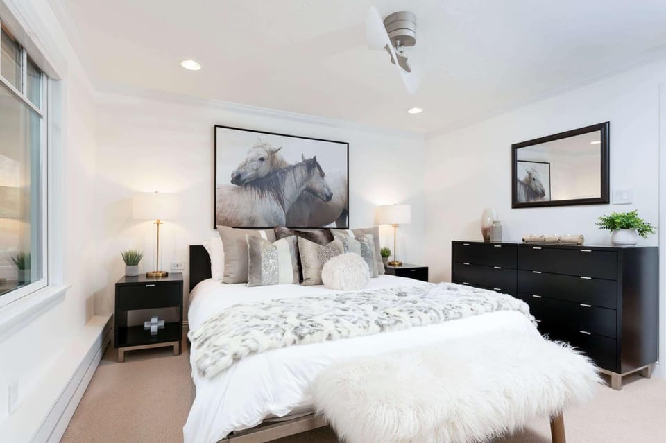 Updated 3BR, 3BA with Pool - Steps to Town House in Aspen