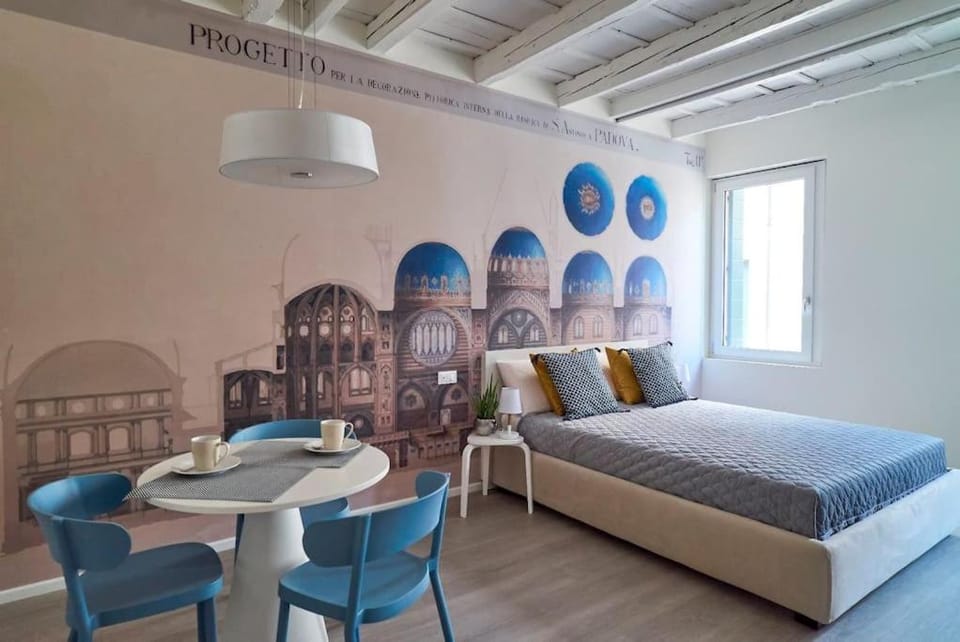 Bed, Photo of the whole room, Dining area, Bedroom
