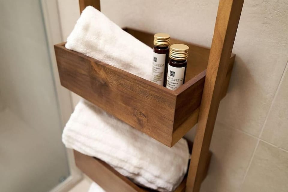 Bathroom, towels