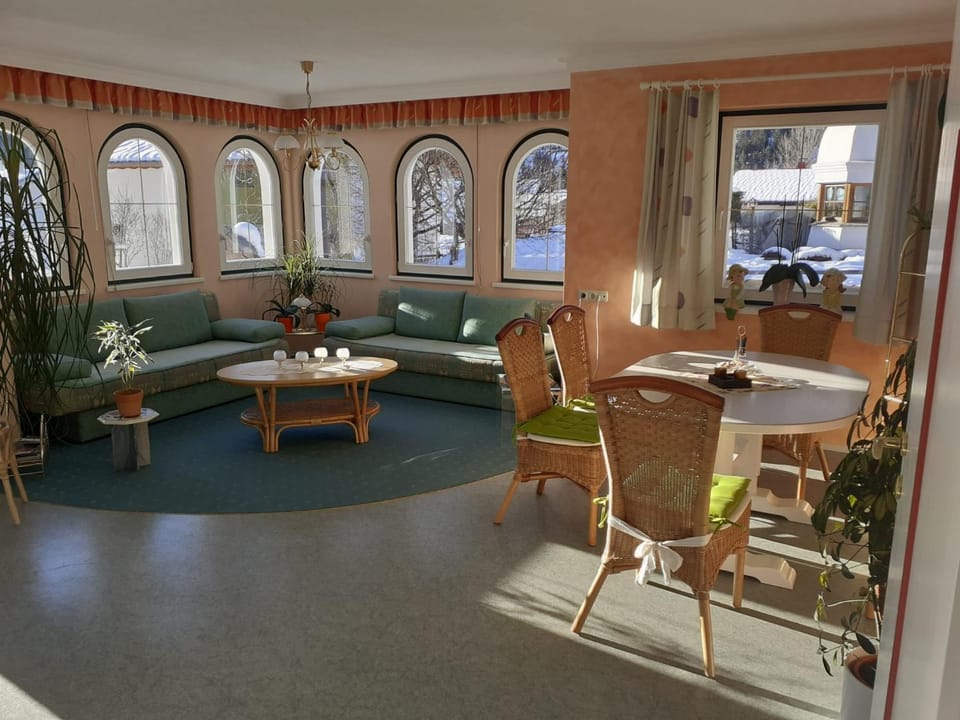 Living room, Seating area, Dining area