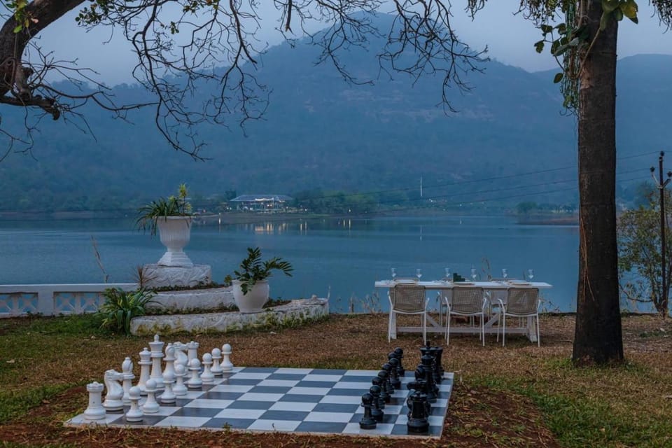 Dining area, Lake view