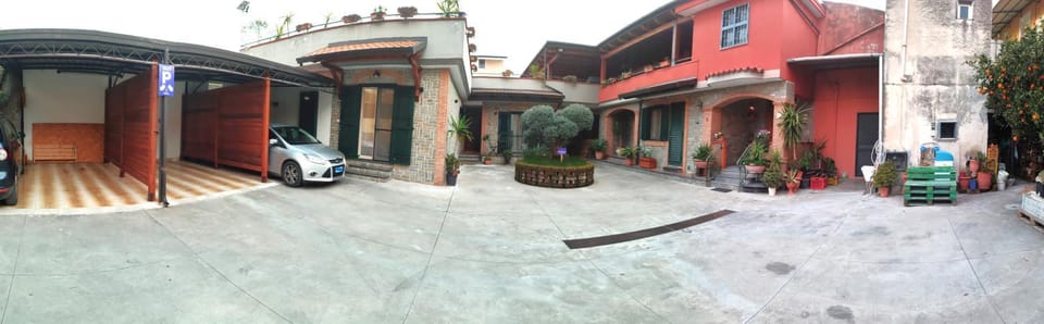 Facade/entrance