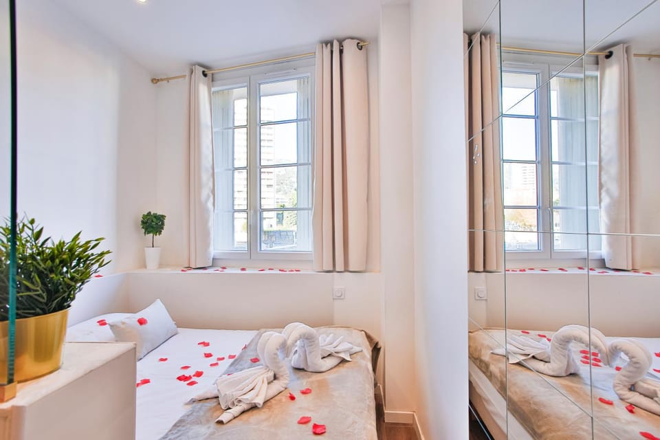 La Clé T2 Love Room Balnéo, Clim, Proche Gare Apartment in Toulon