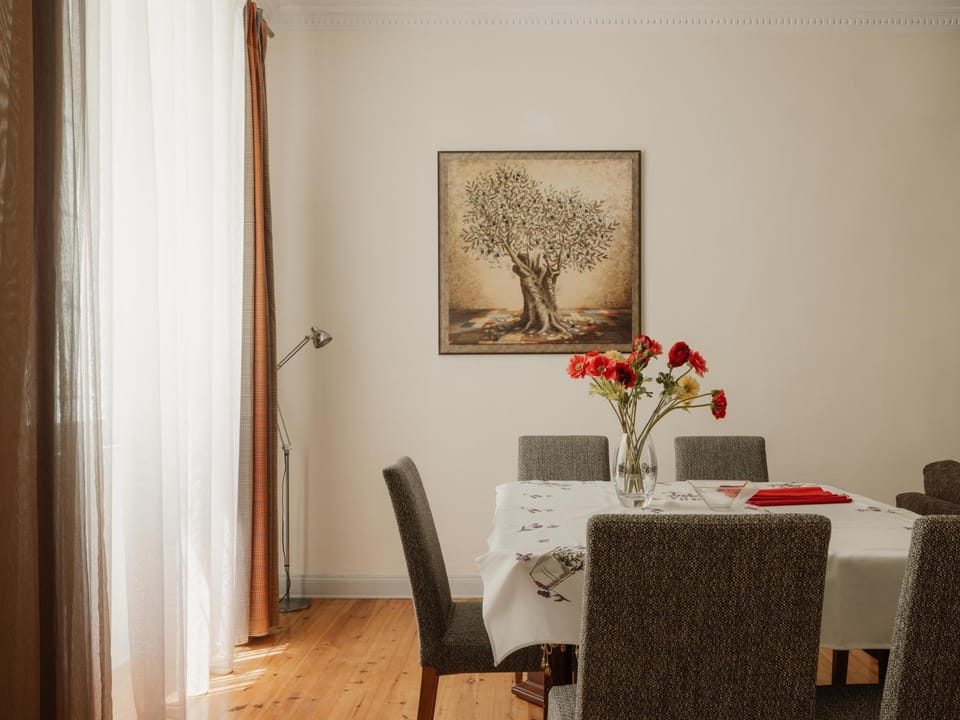 Living room, Seating area, Dining area