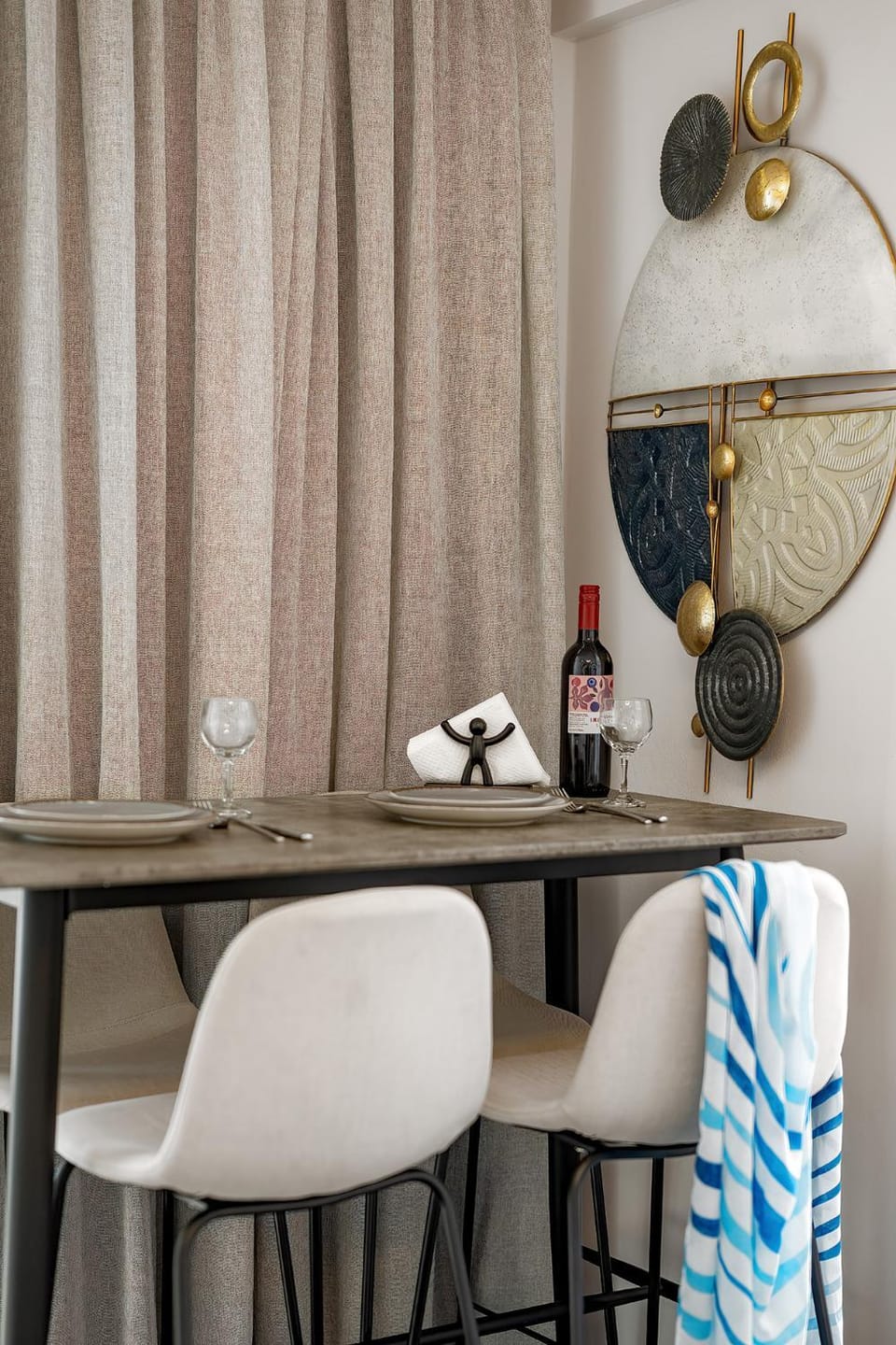 Food and drinks, Dining area
