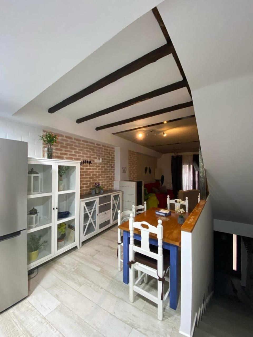 Kitchen or kitchenette, Dining area, minibar, pet friendly