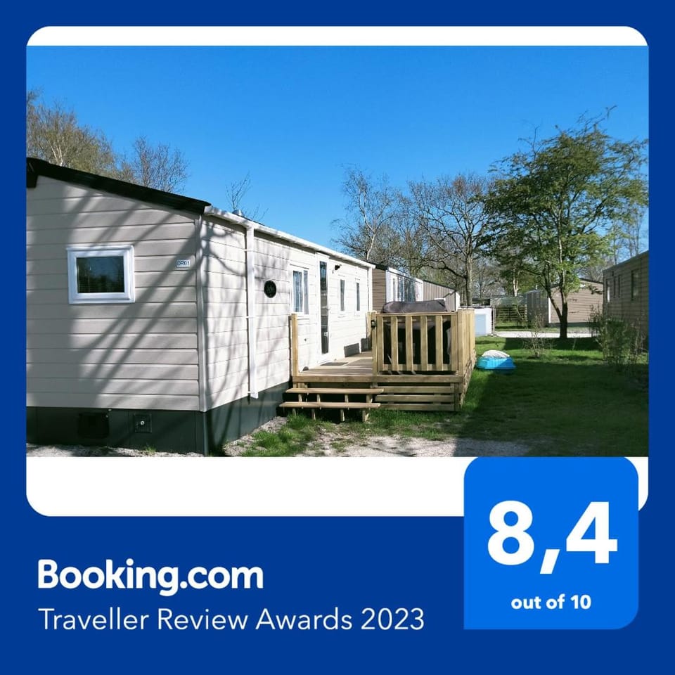 BJ Chalets - De Rug 1 - Vakantiepark Lauwersoog - LUXE chalet met vaatwasser! Vroege incheck! Chalet in Friesland, Netherlands