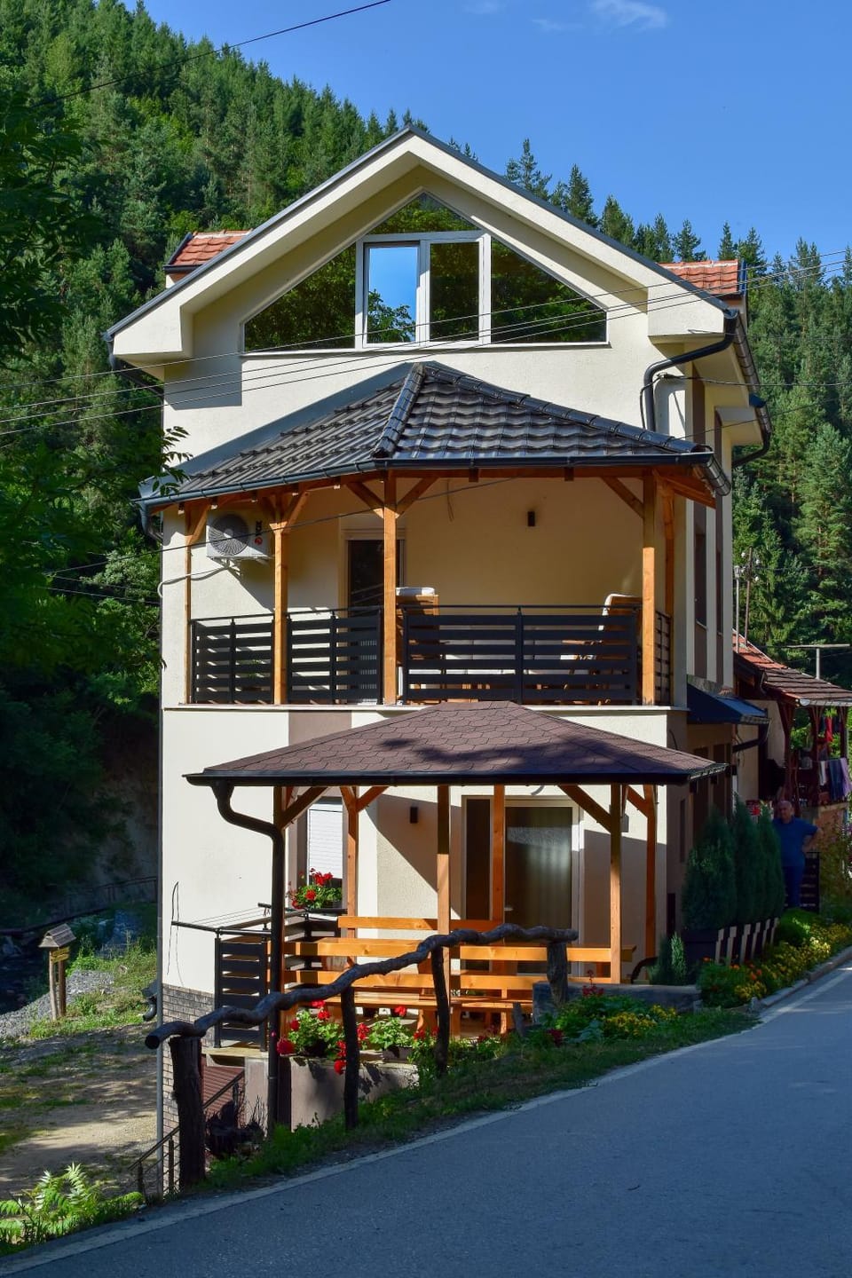 Property building, Natural landscape, Balcony/Terrace, Mountain view