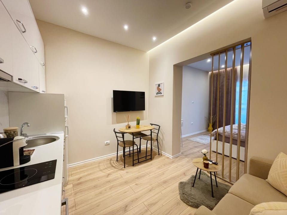 TV and multimedia, Living room, Seating area, Dining area