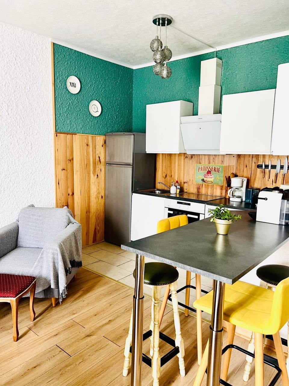 Living room, Dining area, pet friendly