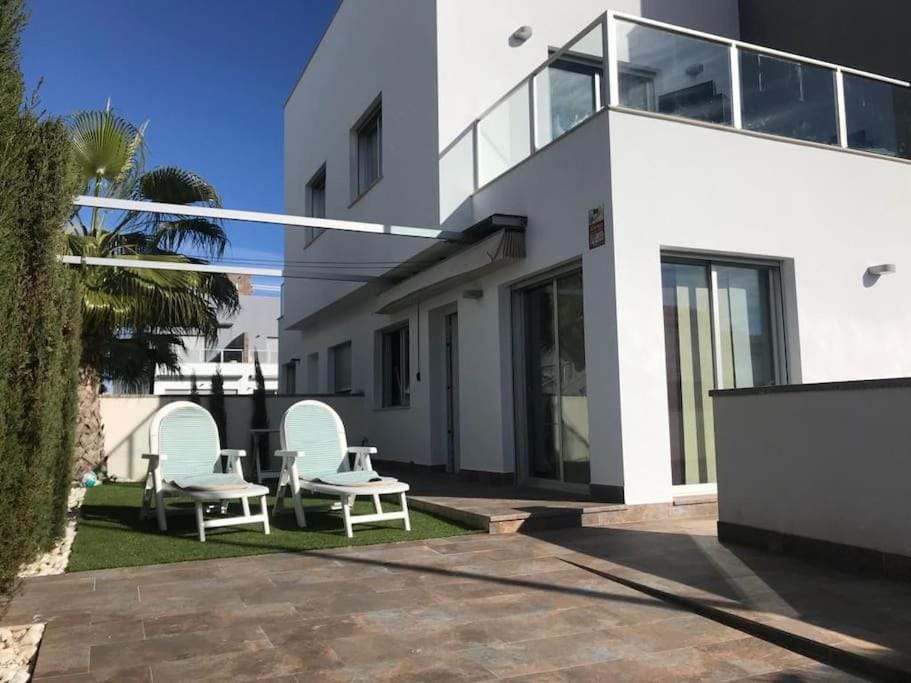 Property building, Patio, Facade/entrance, Garden