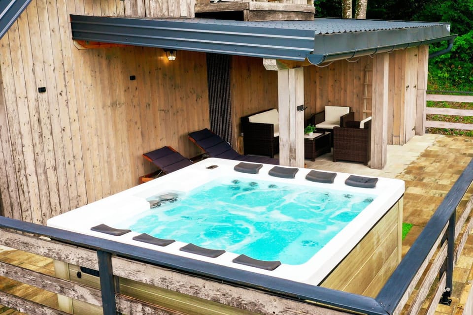 Patio, Hot Tub, sunbed