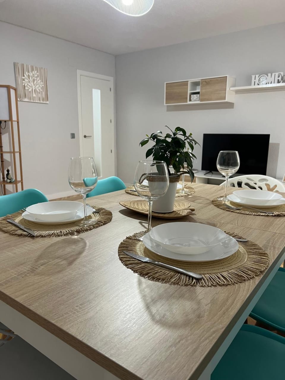 Communal lounge/ TV room, TV and multimedia, Living room, Seating area, Dining area