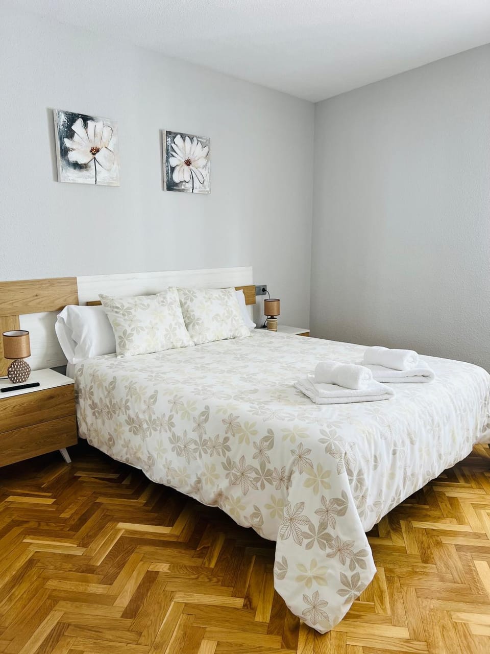 Bed, Decorative detail, Bedroom