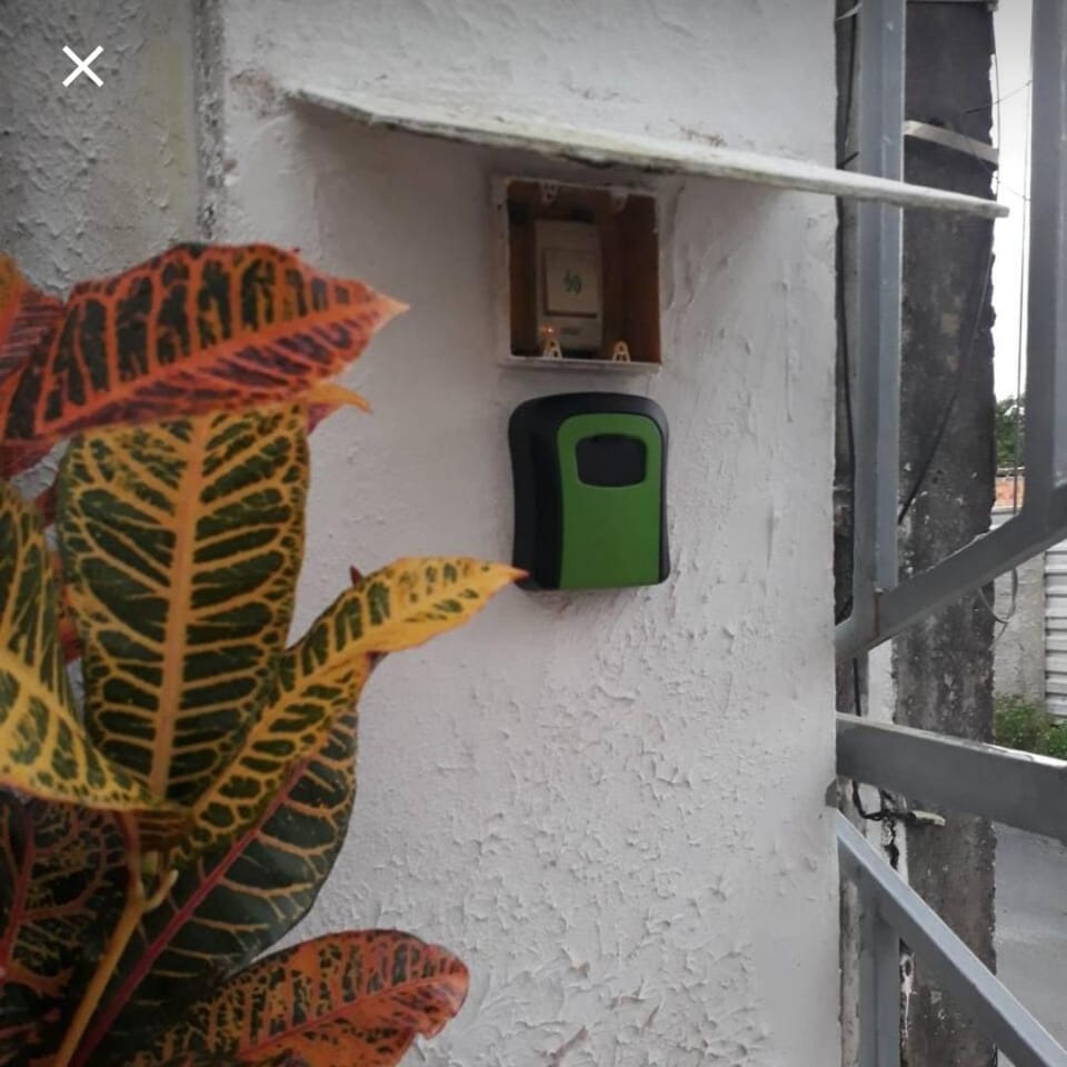 Casa Inteira aconchegante com garagem Próximo ao Aeroporto House in Lauro de Freitas