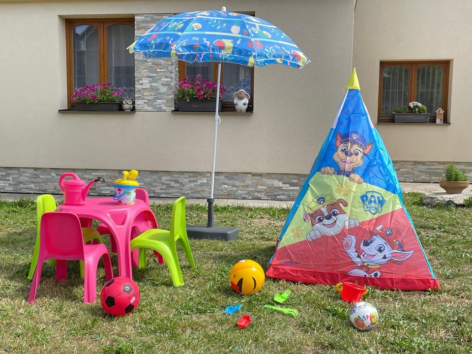 Natural landscape, Seating area, children, young children, older children