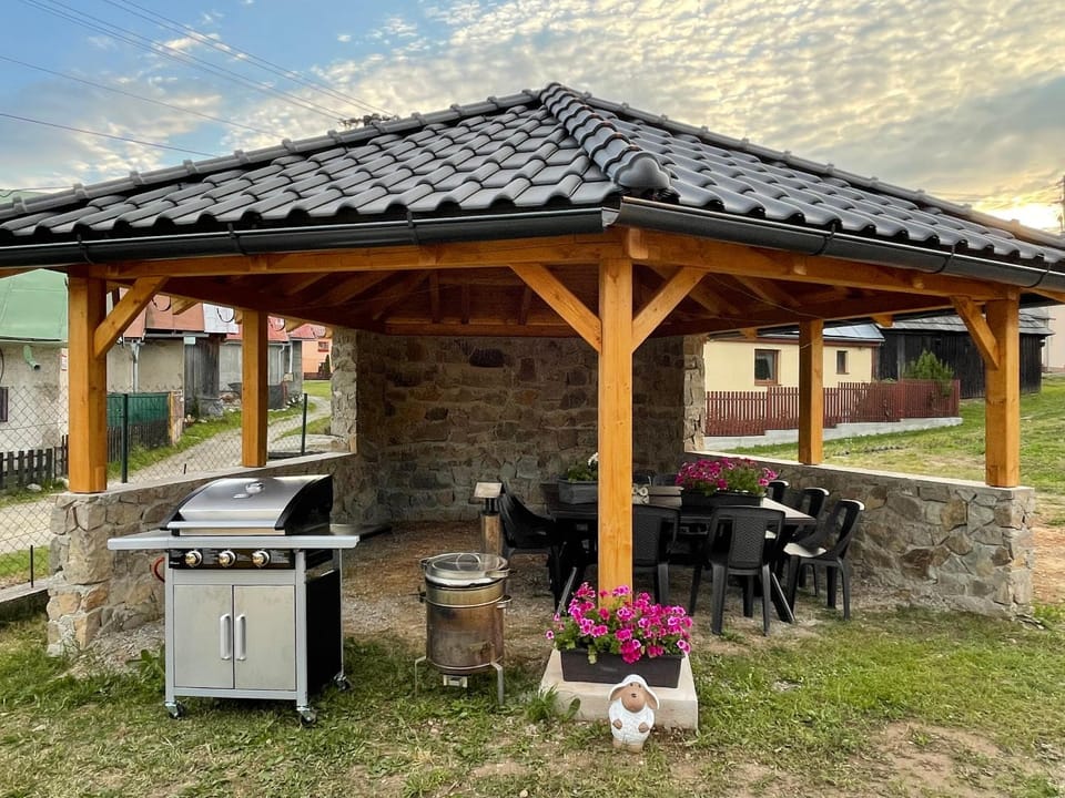 Off site, Food close-up, Natural landscape, BBQ facilities, Garden