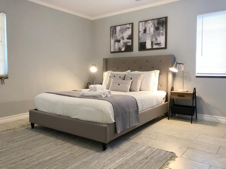 Bed, Photo of the whole room, Decorative detail, Bedroom