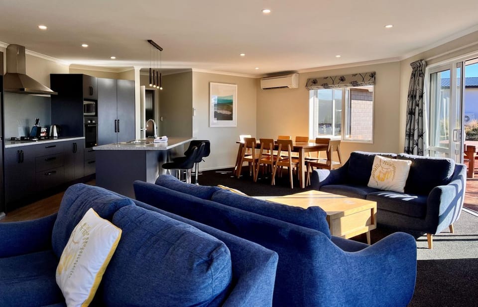 Living room, Dining area, kitchen