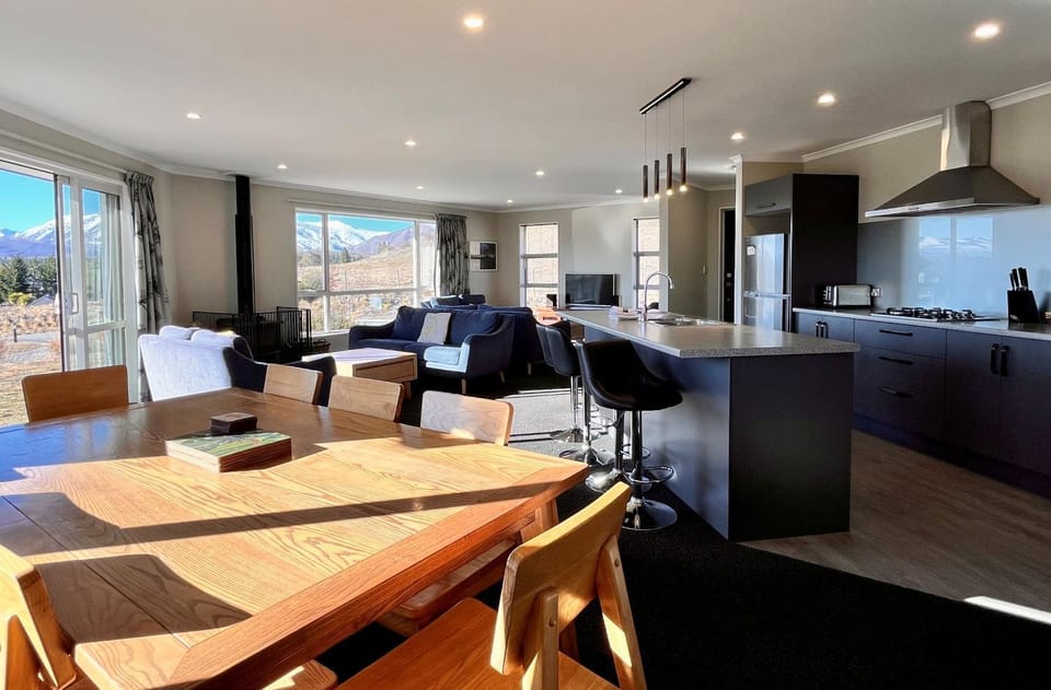 Living room, Seating area, Mountain view, kitchen