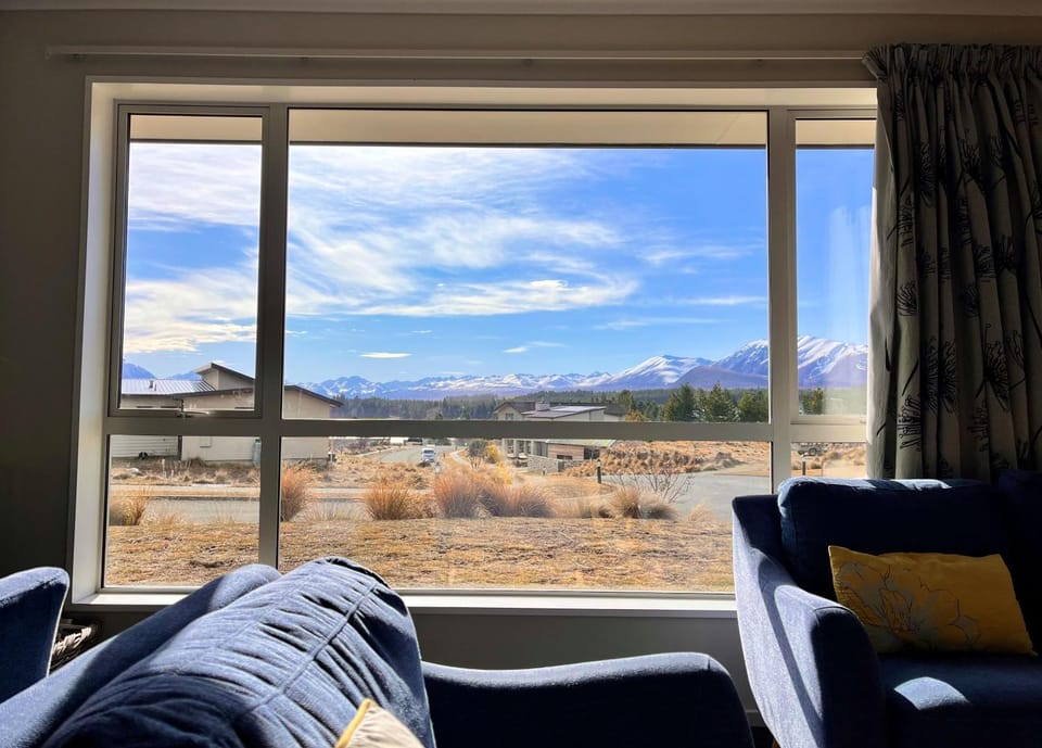 Living room, Mountain view