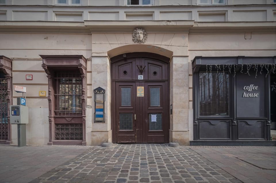 Property building, Facade/entrance