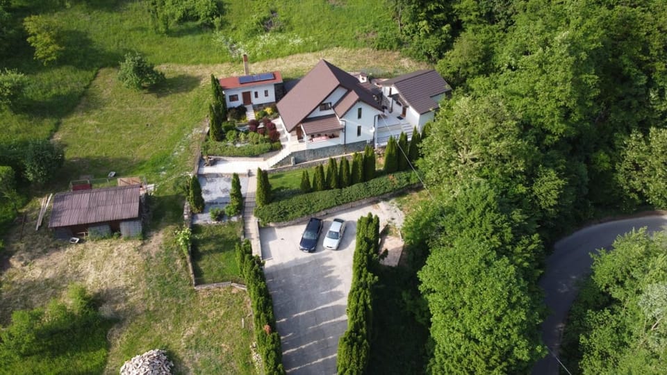 Casa dintre Brazi Hunedoara Bed and Breakfast in Romania
