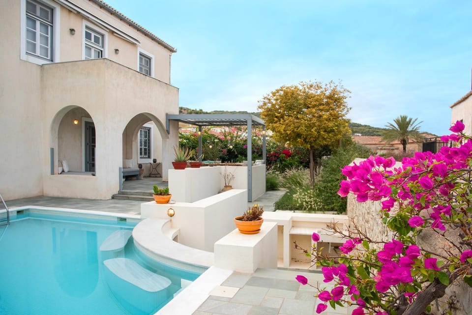Property building, Garden, Swimming pool