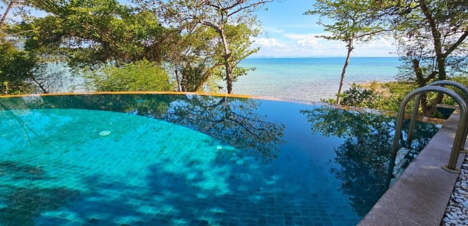 Genesis villa- front beach peaceful villa big infinity swimming pool Villa in Ko Samui
