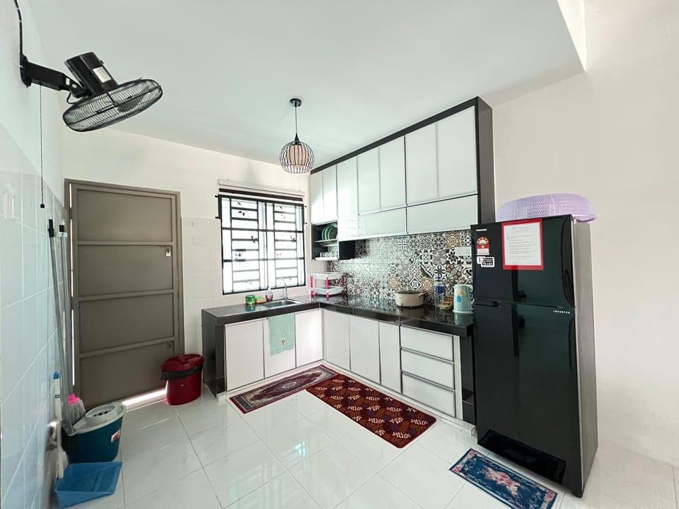 Chempaka Homestay (Near to UTP UiTM Seri Iskandar) House in Perak Tengah District