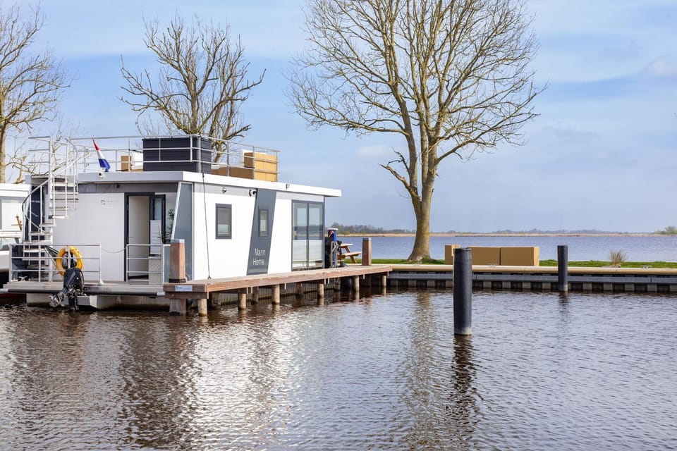 Welcome in - Houseboat Agua Dolce met tuin, Paviljoenwei 4, Sneek - Offingawier House in Friesland, Netherlands