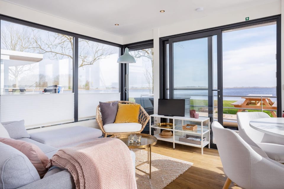 Welcome in - Houseboat Agua Dolce met tuin, Paviljoenwei 4, Sneek - Offingawier House in Friesland, Netherlands