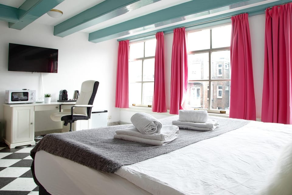 Modern Canal House Loft - City Center Bed and Breakfast in Amsterdam