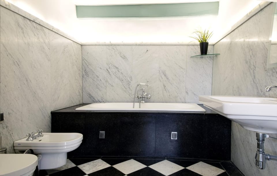Modern Canal House Loft - City Center Bed and Breakfast in Amsterdam